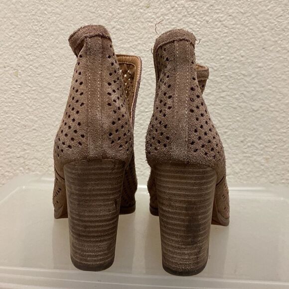 Lucky Brand Larise Laser Cut Suede Peep Toe Ankle Boots Size 6 - Picture 7 of 8